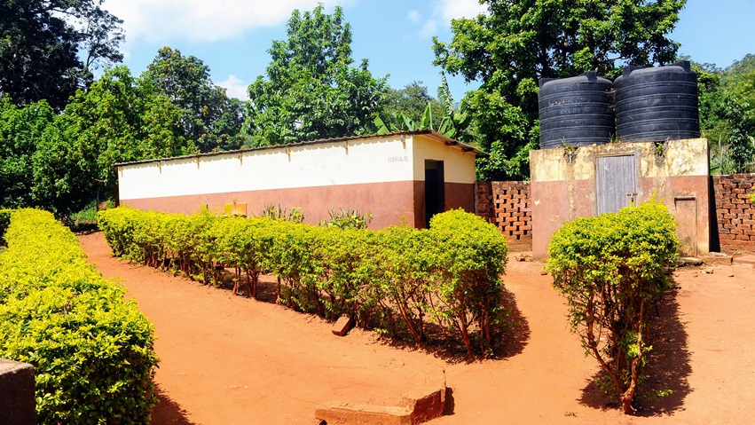 Kisanga, i bagni della scuola